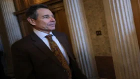 ট্রাম্পের ইরান অভিযান নিয়ে নিজ দলের সংসদের কড়া বার্তা