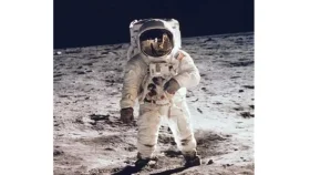 চাঁদের কাছে গিয়েও কেনো মাটিতে নামবেন না নভোচারীরা