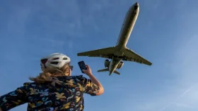 ইরান-যুক্তরাষ্ট্র যুদ্ধের বড় কোপ এবার বিশ্বজুড়ে বিমান ভাড়ায়