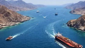 হরমুজ কি একেবারেই বন্ধ হয়ে যাচ্ছে, ইরানের বার্তায় কাঁপছে বিশ্ব