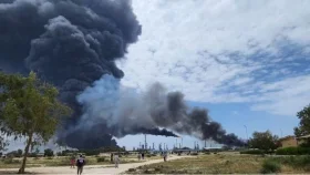 যুদ্ধবিরতি ভেঙে ইরানের তেল শোধনাগারে হামলা