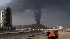 যুদ্ধবিরতি ভেঙে ইরানের তেল শোধনাগারে হামলা