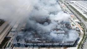 যুক্তরাষ্ট্রে নিজ কর্মস্থলে আগুন দিলেন কর্মী
