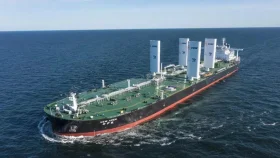 মার্কিন অবরোধেও ইরানের জলসীমায় ঢুকলো সুপারট্যাংকার