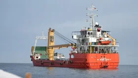 হরমুজ পাড়ি দিলো ইরানের সুপার ট্যাংকার