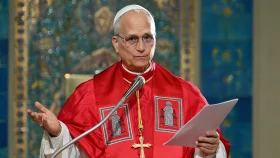 যুদ্ধের জন্য বিলিয়ন ডলার আছে, শিক্ষার জন্য নেই: পোপ লিও