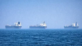 এবার পারস্য ও লোহিত সাগর বন্ধ করে দেওয়ার হুমকি ইরানের