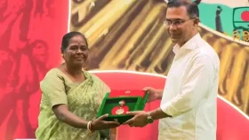 স্বাধীনতা পুরস্কারপ্রাপ্তদের হাতে পদক তুলে দিলেন প্রধানমন্ত্রী