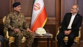 ইরানের প্রেসিডেন্টের সঙ্গে পাকিস্তানি সেনাপ্রধানের বৈঠক