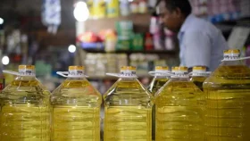 বাজারে ভোজ্যতেলের তীব্র সংকট