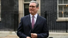 পদত্যাগের চাপে যুক্তরাজ্যের প্রধানমন্ত্রী