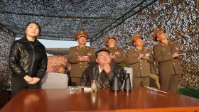 উত্তর কোরিয়ার ফের ক্ষেপণাস্ত্র পরীক্ষা, মেয়েকে নিয়ে পর্যবেক্ষণে কিম