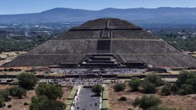 মেক্সিকোর পিরামিডে কানাডিয়ান পর্যটককে গুলি করে হত্যা