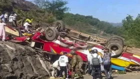 কাশ্মীরে যাত্রীবাহী বাস খাদে পড়ে অন্তত ২১ জনের প্রাণহানি