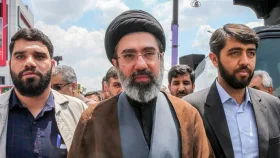 নজরবিহীন খামেনি, অদৃশ্য নেতৃত্বেই চলছে ইরানের শাসনব্যবস্থা