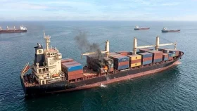 হরমুজ প্রণালিতে কন্টেইনার জাহাজে আইআরজিসির গোলাবর্ষণ