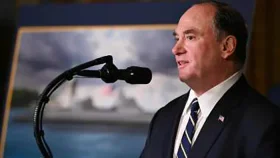 মার্কিন নৌসচিব জন ফেলানকে বরখাস্ত করলেন ট্রাম্প