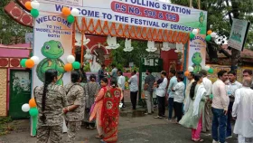 পশ্চিমবঙ্গের ১৫২ আসনে বিধানসভা নির্বাচন শুরু