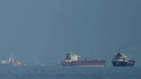 মার্কিন নৌ অবরোধেও টিকে যেতে পারে ইরান, রাজনৈতিক চাপে ট্রাম্প