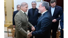 ইসলামাবাদে আরাঘচি-শেহবাজের হাই-ভোল্টেজ বৈঠক&nbsp;