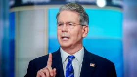 ইরান ও রাশিয়ার তেলের ওপর আর কোনো ছাড় নয়: মার্কিন অর্থমন্ত্রী