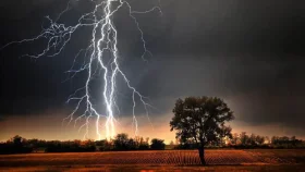 প্রাণঘাতী বজ্রপাত থেকে রক্ষা পেতে করণীয়