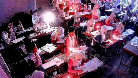 মোমবাতির আলোয় এসএসসি পরীক্ষা দিলো সাড়ে ৪ হাজার শিক্ষার্থী