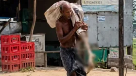 মৃত বোনের কঙ্কাল নিয়ে ব্যাংকে হাজির ভাই