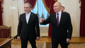 পুতিনের &lsquo;অটল সমর্থন&rsquo; কি ইরানের অর্থনৈতিক সঙ্কট কাটাতে যথেষ্ট