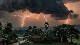 ধেয়ে আসছে বৃষ্টিবলয়, তীব্র বজ্রপাতের আশঙ্কা&nbsp;