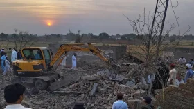 পাকিস্তানে নিরাপত্তা চৌকিতে গাড়ি বোমা হামলা, ১২ পুলিশ সদস্য নিহত