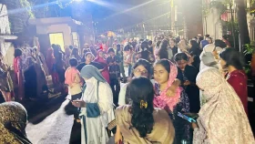 মধ্যরাতে ঢাবি শিক্ষার্থীদের বিক্ষোভ