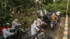 ভারতে ঝড়-বজ্রপাতে মৃত ১০০