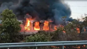 ভারতে চলন্ত ট্রেনে আগুন, প্রাণে বাঁচলেন ৬৮ যাত্রী