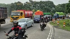 সিরাজগঞ্জে মহাসড়কে যানবাহনের চাপ, নেই যানজট