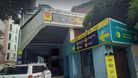 পুলিশের নজরদারিতে আদ-দ্বীন হাসপাতালের কর্মকর্তারা