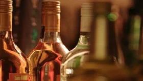 বিষাক্ত মদপানে ভারতে ১৪ জনের মৃত্যু