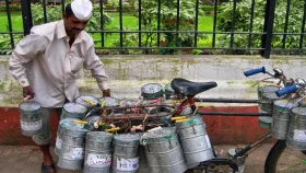 হারিয়ে যাচ্ছে মুম্বাইয়ের বিখ্যাত &lsquo;ডাব্বাওয়ালা&rsquo;
