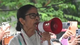 ভারতে মমতার বিরুদ্ধে দেশদ্রোহিতার মামলা
