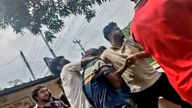 পটিয়ায় পুলিশের উপস্থিতিতে প্রেসক্লাবে ঢুকে সাংবাদিককে মারধর