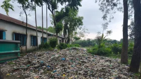 কাপাসিয়ায় বিদ্যালয়ের ময়লার ভাগাড়, শিক্ষার্থীদের ভোগান্তি