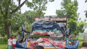 টাঙ্গাইলে দাঁড়িয়ে থাকা ট্রাকে পিকআপের ধাক্কা, নিহত ৪