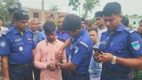 নড়াইলে ৫৯ বোতল এস্কাফ সিরাপসহ যুবক আটক