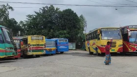 ভূরুঙ্গামারীতে বাস চলাচল বন্ধ, চরম ভোগান্তি