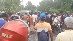 রাজশাহীতে সিএনজিতে ট্রাকের ধাক্কায় নিহত ২