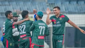 শূন্য রানে ৩ উইকেট হারিয়ে বিপর্যয়ে অস্ট্রেলিয়া