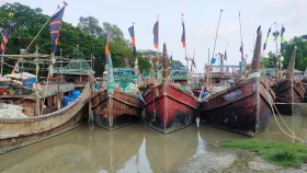 ৫৮ দিনের অপেক্ষা শেষে মধ্যরাতে সাগরাভিমুখে হাতিয়ার জেলেরা