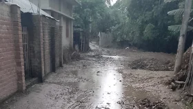 কোটচাঁদপুরে গ্রামীণ সড়কে হাঁটুসমান কাদা, দুর্ভোগে শিক্ষার্থী ও এলাকাবাসী