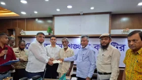 জয়পুরহাটে সড়ক দুর্ঘটনায় ক্ষতিগ্রস্ত পরিবার পেলো সহায়তা
