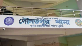 খুলনায় ফজরের নামাজের সময় মসজিদে সন্ত্রাসীদের গুলি, আহত ২